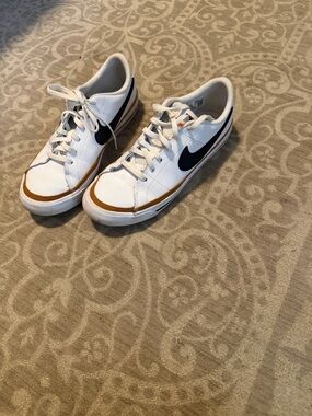 Nike Court Legacy Low white/black/desert orche Kids 7Y / women’s 8.5